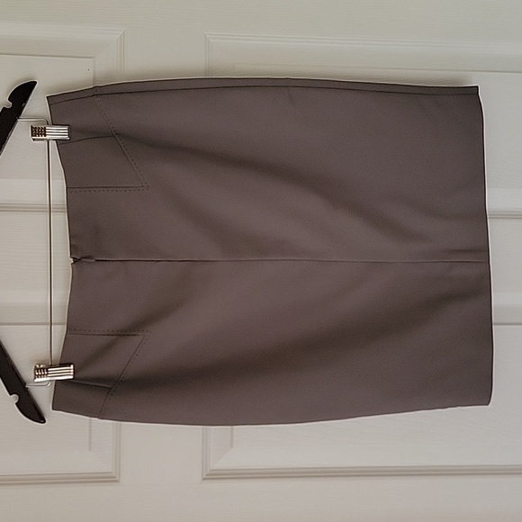 Le Chateau Suit - Picture 8 of 9